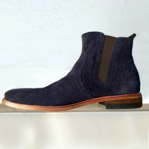 Blue Valpo slip-on boot, custom made with love in Santiago by Franco Silva. 00105